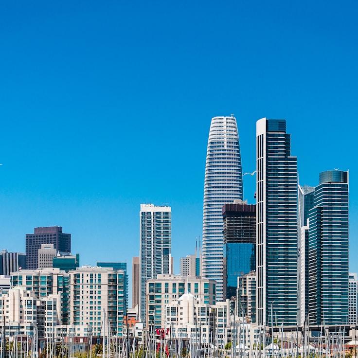 Parents evaluating schools in Italy